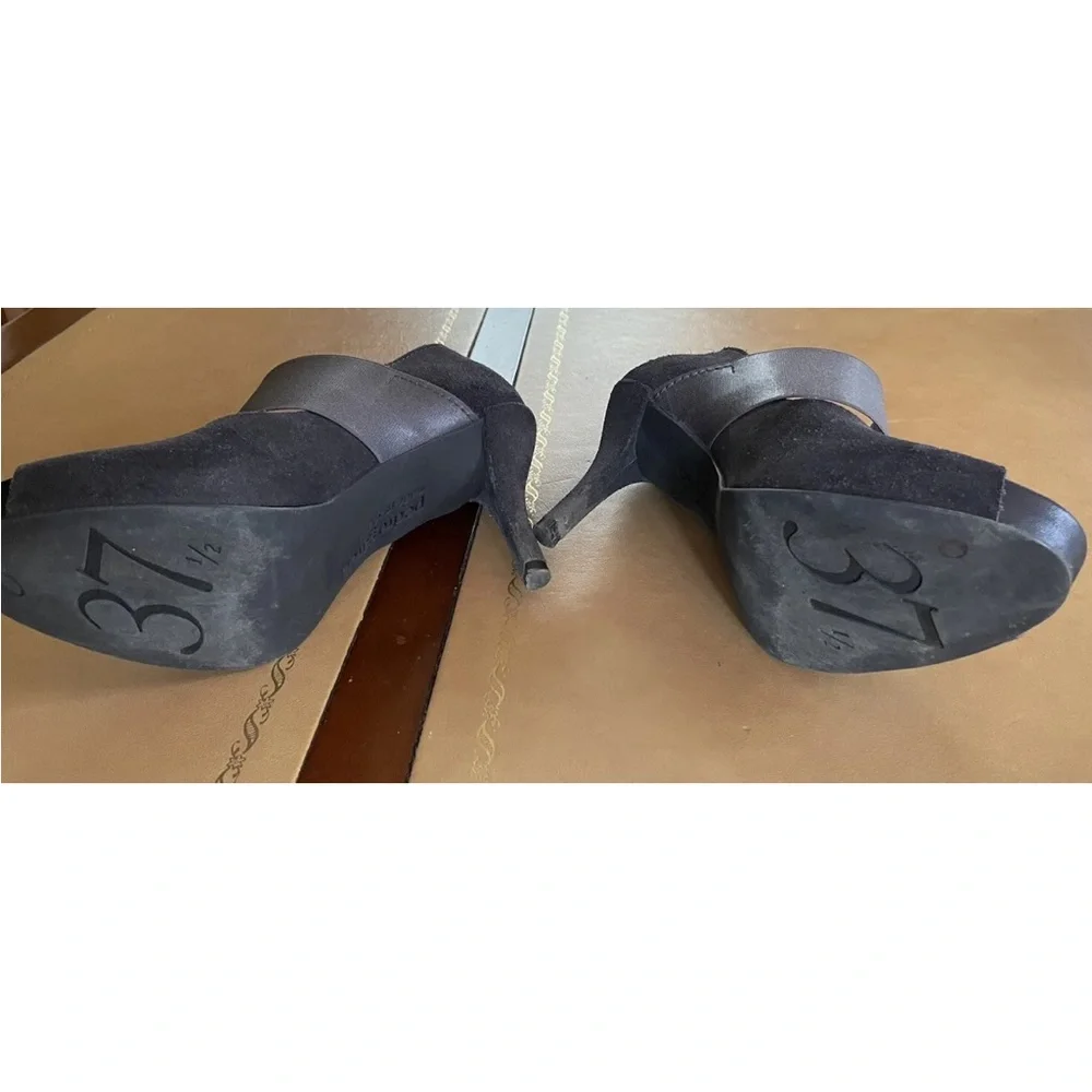 Pedro Garcia Banded Covered Platform Suede‎ Peep Toe Heel in Gray Suede 37 1/2